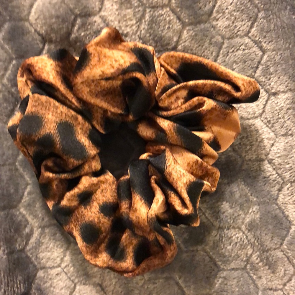 💥4/$20 💥🎀Dark Brown Leopard 🐆 Print Hair